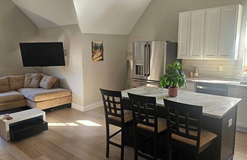 Near East Columbus House | Charming 1-bedroom Carriage house in lovely Old Town East naiborhood Columbus