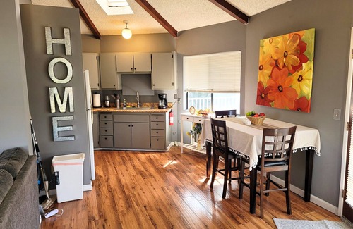 Allied Gardens House | Charming 1-bedroom Guest House in fabulous San Diego with AC, WiFi, TV