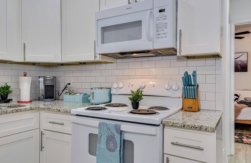 Harrisburg House | Charming 1-bedroom near Medical and Golf! Ground Unit A!