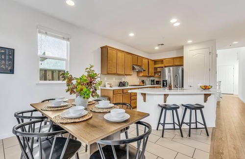 Berryessa House | Charming 1-bedroom Private Room with shared bath WiFi and AC in amazing San Jose