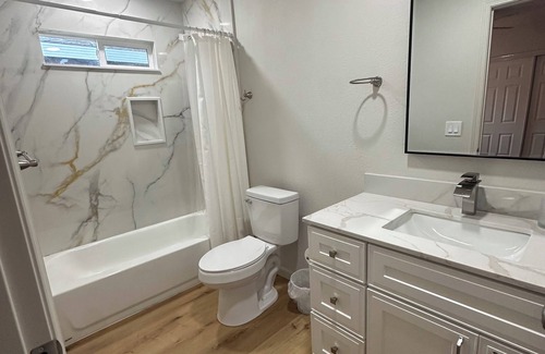 Modesto House | Charming 1-bedroom room in lovely Modesto with AC, WiFi with private entrance