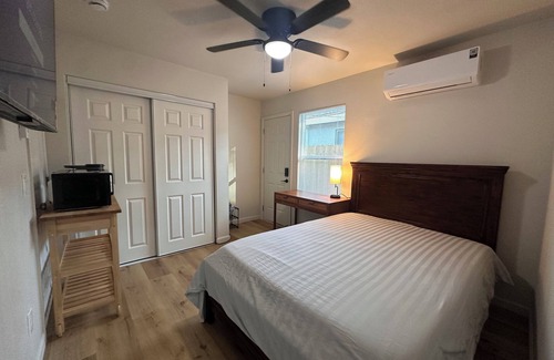 Modesto House | Charming 1-bedroom room in lovely Modesto with AC, WiFi with private entrance