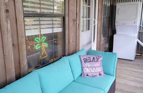 Shoreline Park House | Charming 1-bedroom house with WiFi, AC on the Bayou in beautiful Bay St. Louis