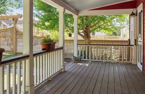 Hillsborough Cottage | Charming 1-bedroom cottageHillsborough Historic District walk to downtown