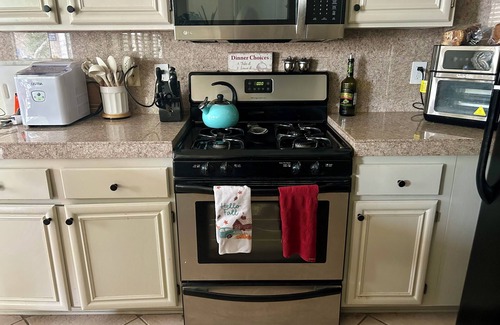 Desert Palms House | Charming 1-bedroom house in Palm Desert with WiFi and AC