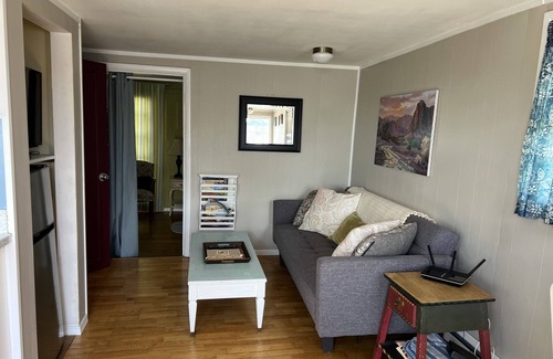 White Salmon Cottage | Charming 1 BR Cottage in WHite Salmon with Mount Hood View