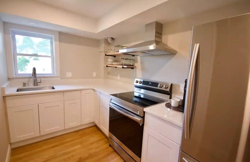Woburn House | Charming 1 BR private entrance apt commuters dream