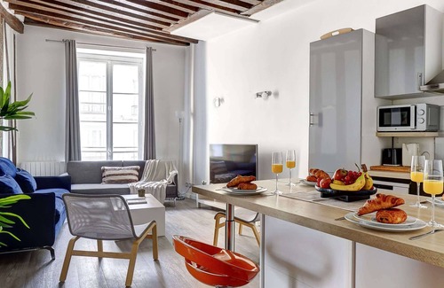 Odeon Apartment | Charming 1BR in Saint-Germain for 4 Guests