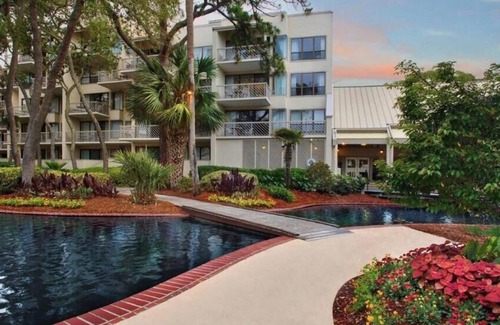 Oceanside Villa | Charming 2-bedroom oceanfront villa on Hilton Head Island .