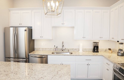 Lower Garden District Condo | Charming 2 BD w/Balcony, 1 Block off St. Charles