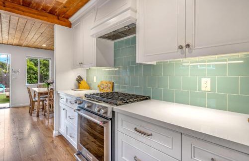 Seaside House | Charming 2 BDR Seaside Cottage - 5 Min to Beach