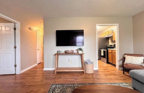 Murray Apartment | Charming 2 bed 1 bath Remodeled Suite