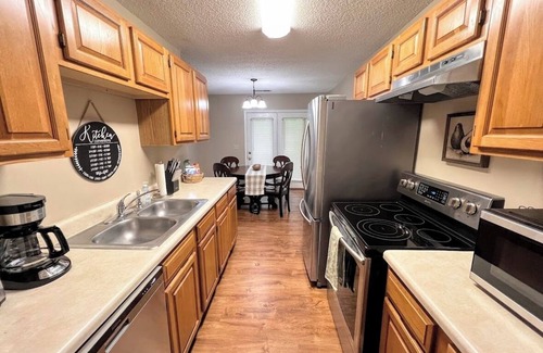 Murray Apartment | Charming 2 bed 1 bath Remodeled Suite