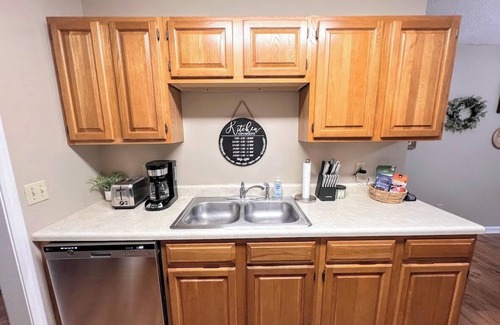 Murray Apartment | Charming 2 bed 1 bath Remodeled Suite