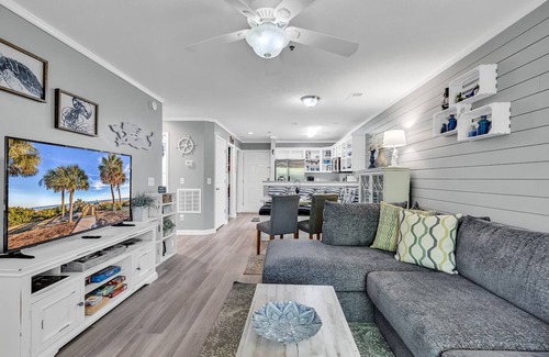 Pawleys Island Condo | Charming 2 Bed 2 Bath True Blue Pawleys Island Golf, Pools, & Beach 5 min drive!