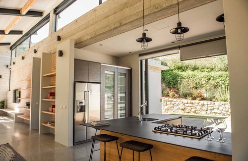 Raithby Villa | Charming 2-bed Garden Villa in the brilliant Taaibosch Collection with WiFi, AC