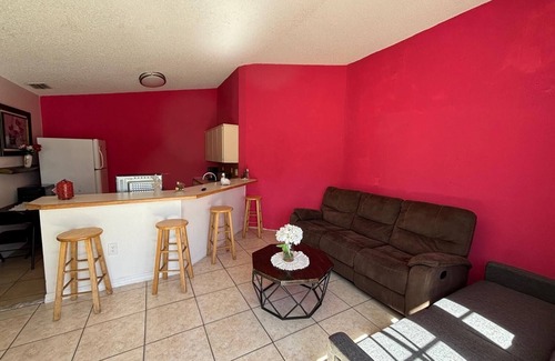 New Port Richey House | Charming 2-bedroom house with WiFi, AC in serene New Port Richey