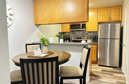 North Highlands Condo | Charming 2-bedroom condo with AC and WiFi in lovely North Highlands