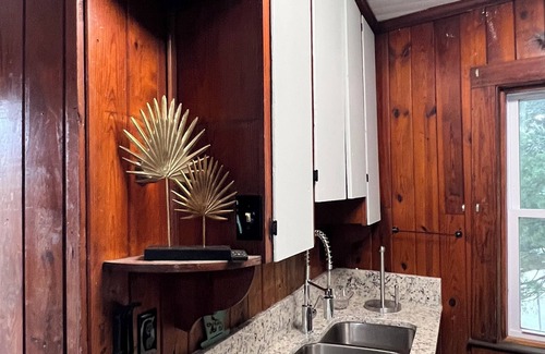 North Carolina Coast Cottage | Charming 2-bedroom in Carolina Beach walking distance to beach