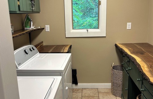 Cedar Mountain House | Charming 2-bedroom house in beautiful Cedar Mountain 4.5 miles to Pretty Place