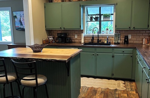 Cedar Mountain House | Charming 2-bedroom house in beautiful Cedar Mountain 4.5 miles to Pretty Place