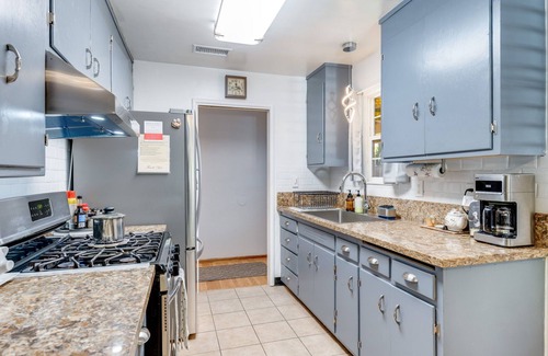 Rancho Cordova House | Charming 2-Bedroom Home with a Dedicated Office and Beautiful Backyard