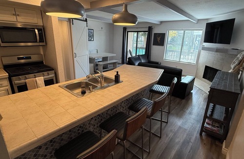 Big Bear Lake Condo | Charming 2-bedroom condo with WiFi in fabulous Big Bear Lake