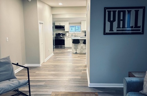 Bowling Green Apartment | Charming 2-bedroom apartment with WiFi, AC in fantastic Downtown Bowling Green
