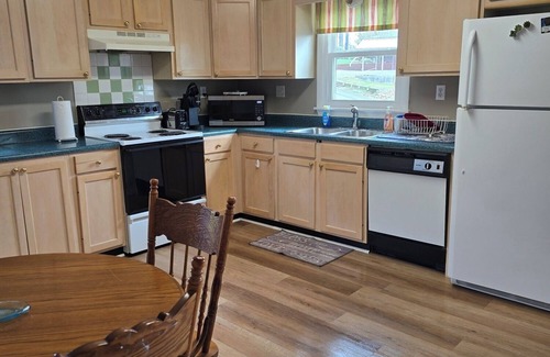 Gilbertsville Condo | Charming 2-bedroom condo 5 Minutes from Moors marina