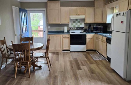 Gilbertsville Condo | Charming 2-bedroom condo 5 Minutes from Moors marina