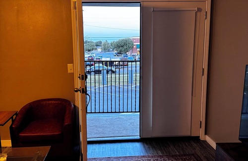 Central Oklahoma City Apartment | Charming 2-bedroom apartment with AC, fitness room in fabulous Oklahoma City