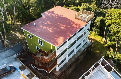 Half Moon Bay Apartment | Charming 2-bedroom, 3 beds apartment, AC, WiFi ,free parking in lovely West End