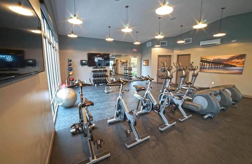 Lawrence Apartment | Charming 2-bedroom apartment with AC, fitness room in enjoyable Lawrence