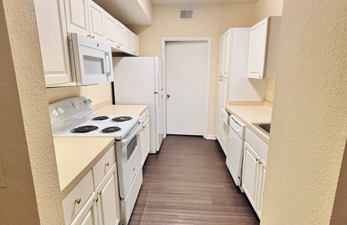 Kirkman North Apartment | Charming 2-bedroom apartment in wonderful Orlando close to Universal studios