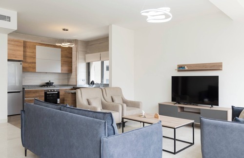 Beirut Apartment | Charming 2-bedroom apartment in delightful Bayrut with WiFi, AC