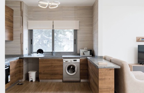 Beirut Apartment | Charming 2-bedroom apartment in delightful Bayrut with WiFi, AC