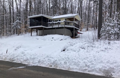 New Durham Cottage | Charming 2-bedroom cottage in New Durham with private water access with dock