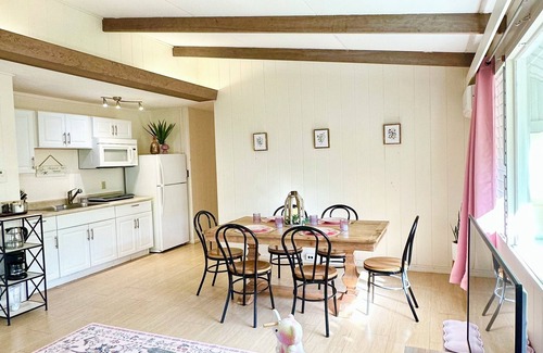 Ewa Beach Cottage | Charming 2-bedroom cottage in enjoyable Ewa Beach with WiFi, AC