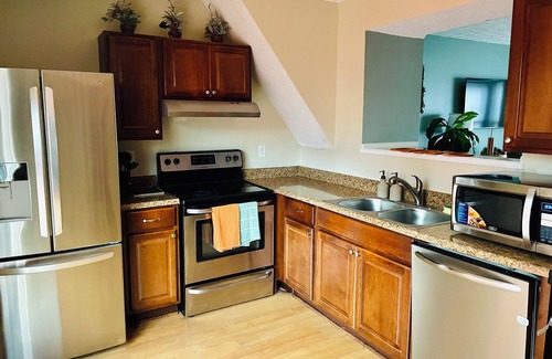 Worthington Condo | Charming 2-bedroom condo with WiFi and Attached garage in delightful Columbus