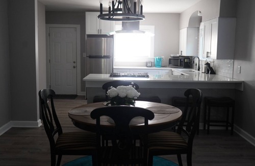 Atlanta Cottage | Charming 2-bedroom cottage with AC, WiFi in brilliant Atlanta