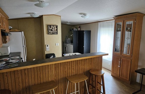 Pulaski Cottage | Charming 2-bedroom cottage located on Claytor Lake with WiFi, AC
