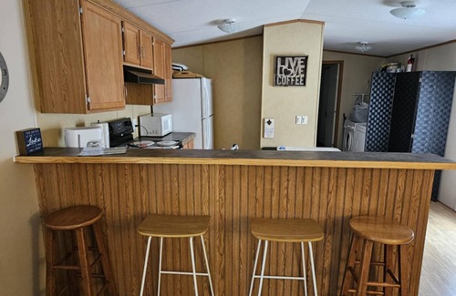 Pulaski Cottage | Charming 2-bedroom cottage located on Claytor Lake with WiFi, AC