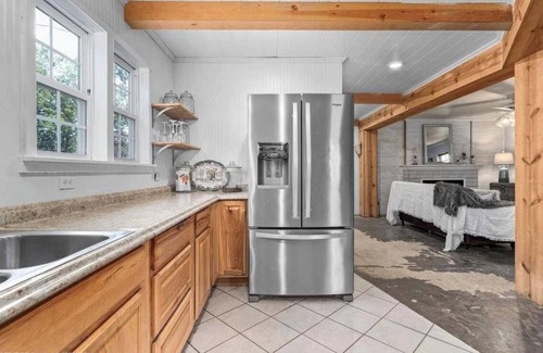 Waldron Other | Charming 2-bedroom farmhouse with WiFi, AC in gorgeous Waldron.