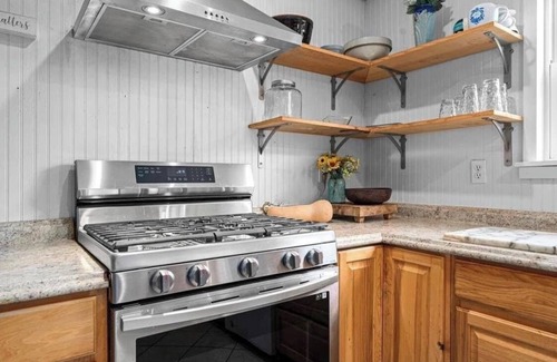 Waldron Other | Charming 2-bedroom farmhouse with WiFi, AC in gorgeous Waldron.