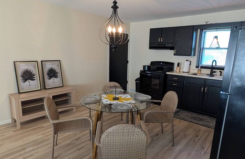 Rosendale Apartment | Charming 2-bedroom fully furnished apartment near Oshkosh WI