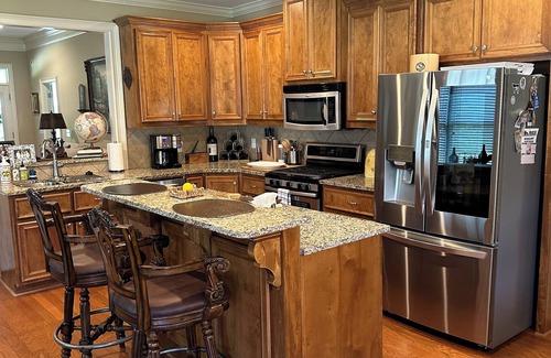 Auburn House | Charming 2-bedroom Game Day home close to campus and downtown Auburn