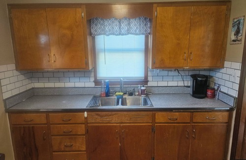 Stockwell House | Charming 2-bedroom house in Frankfort with AC