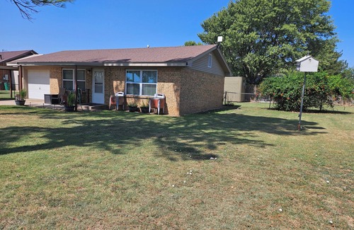 Granite House | Charming 2-bedroom house in Granite nestled at the foot of the Quartz Mountains