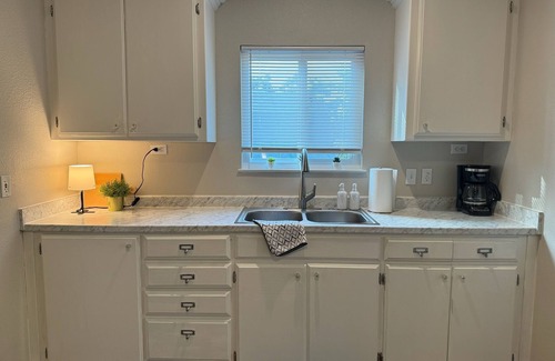 Turlock House | Charming 2-bedroom house in beautiful Turlock w/AC, plus near historic downtown