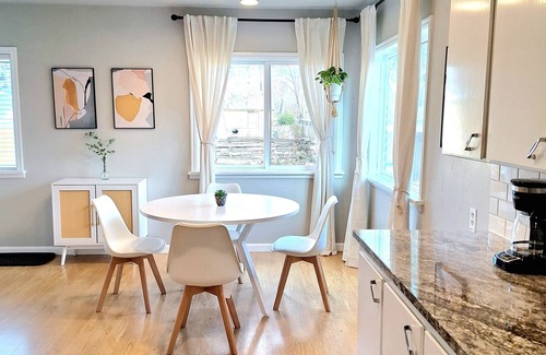 Veterans Park House | Charming 2-bedroom house with WiFi, AC in delightful Boise close to downtown